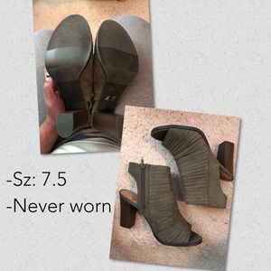 Sz 7.5 Olive Green Booties